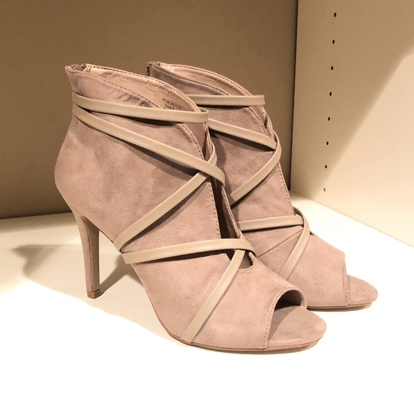 JOURNEE Collection Samara Strappy Bootie - Picture 6 of 10